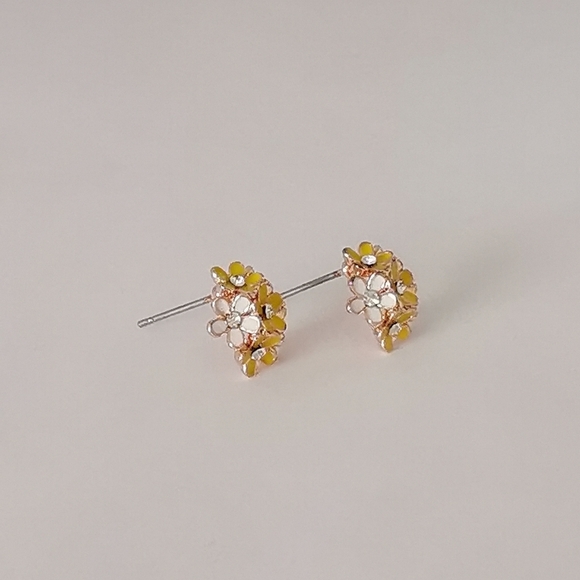 Yellow flower bouquet enamel crystals stud earrings 🆕 - Picture 4 of 8